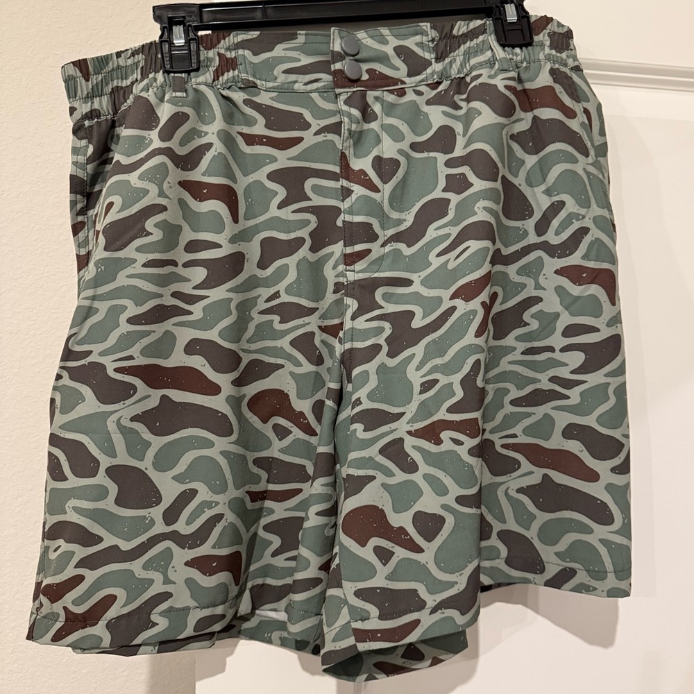 BURLEBO Men's Green and Brown Athletic Shorts